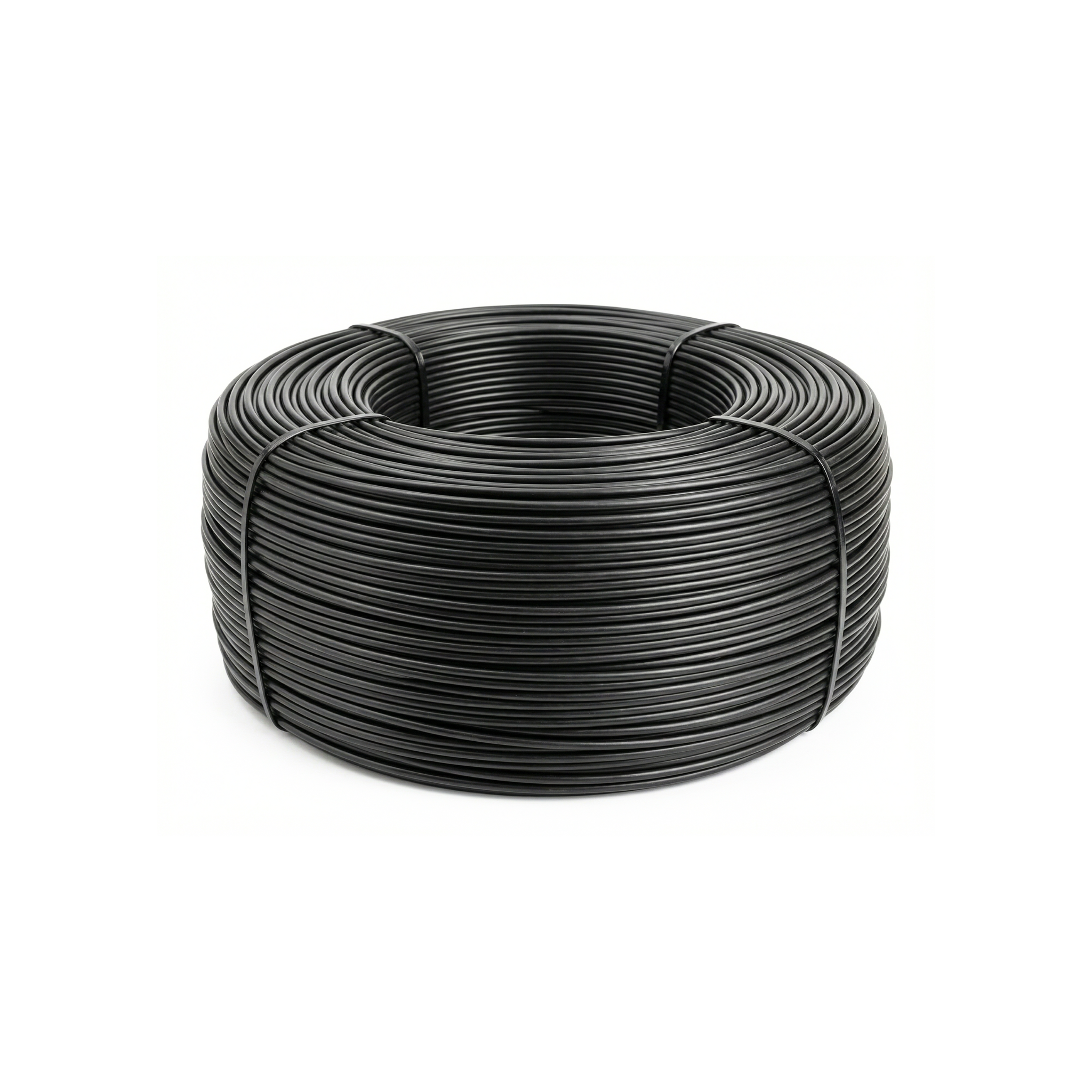 Rollo de cordón de aporte de soldadura HDPE negro utilizado para la termofusión de geomembranas en República Dominicana.
