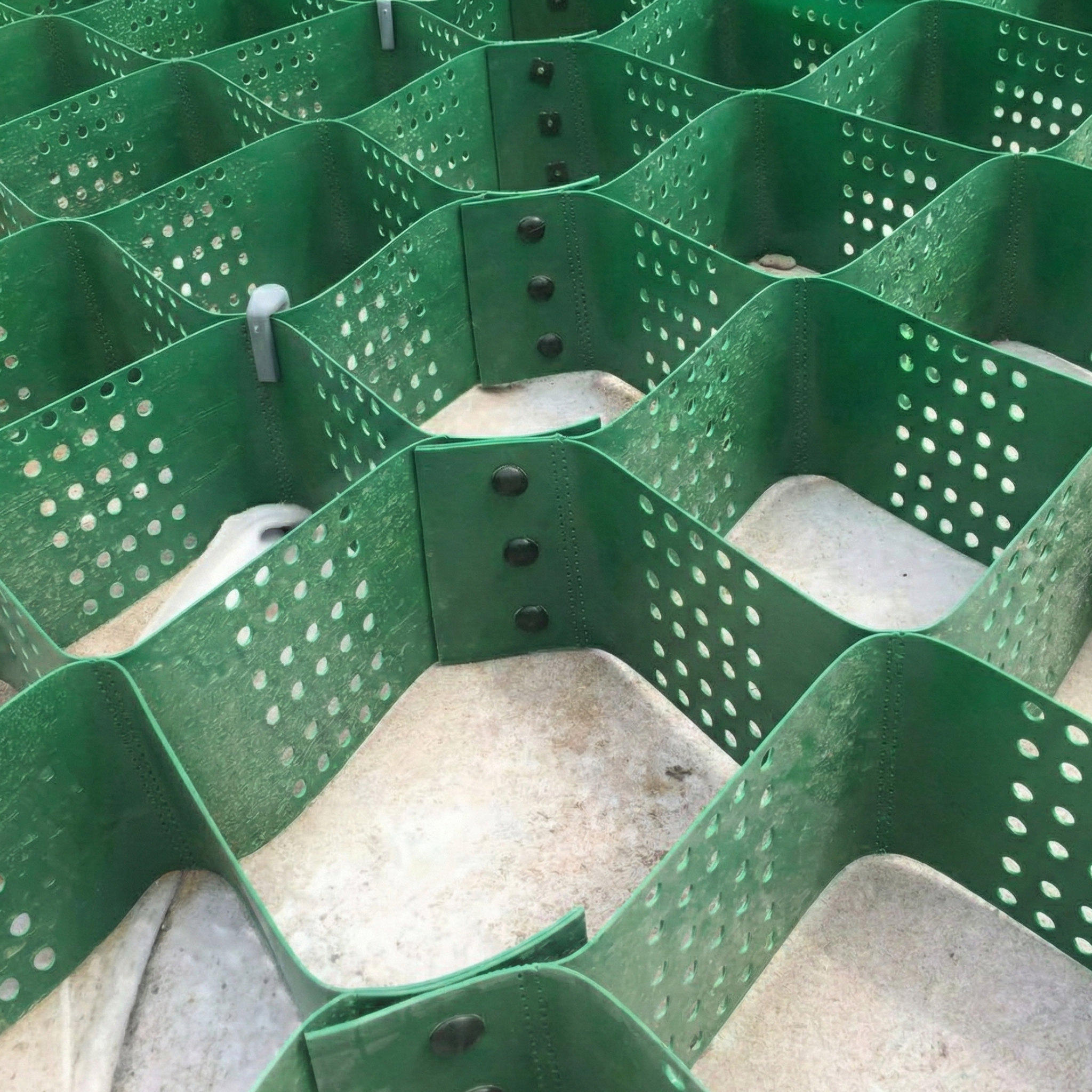 Conector para geocelda