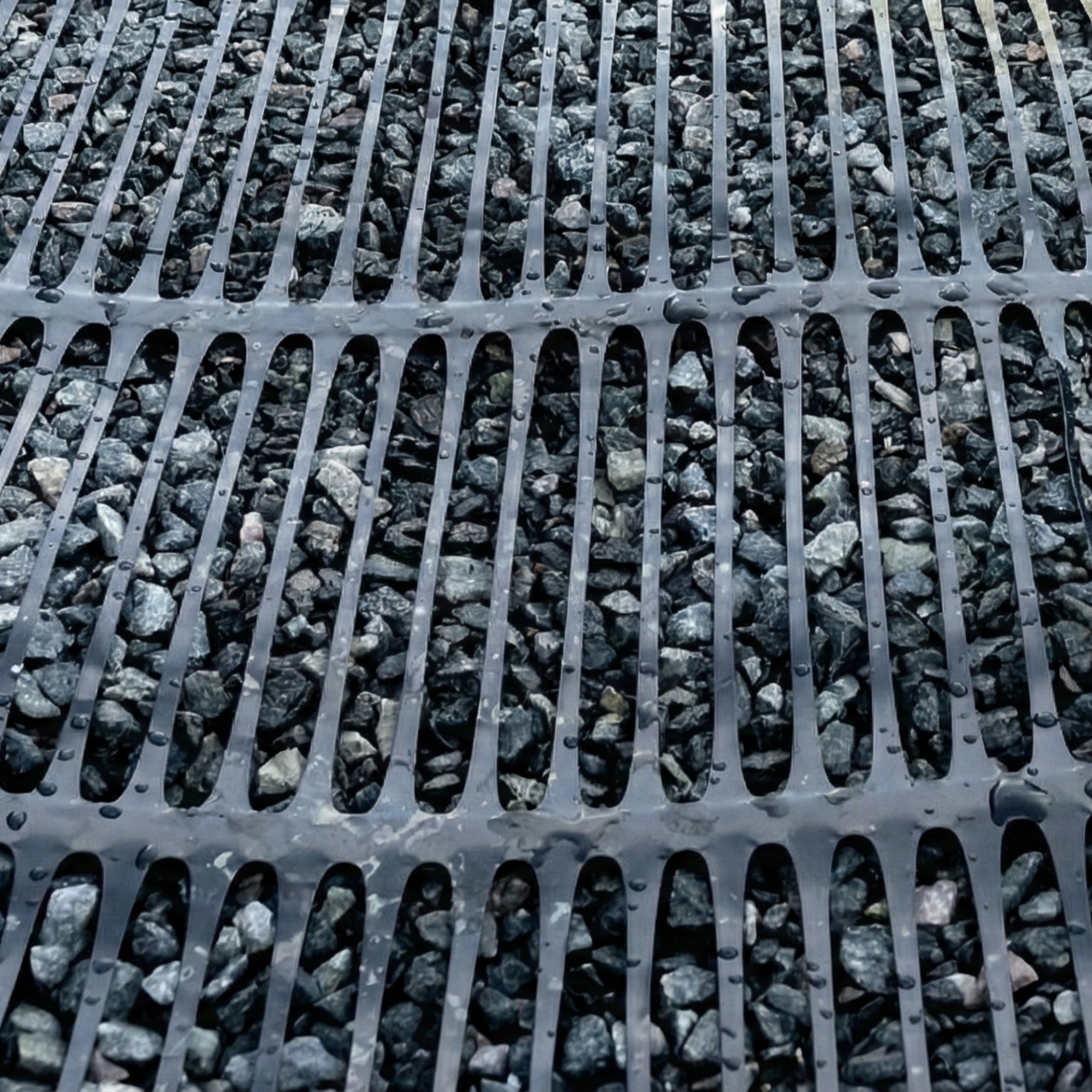 Application of uniaxial reinforcement mesh on slopes and mechanically stabilized earth walls in Santiago, Dominican Republic.