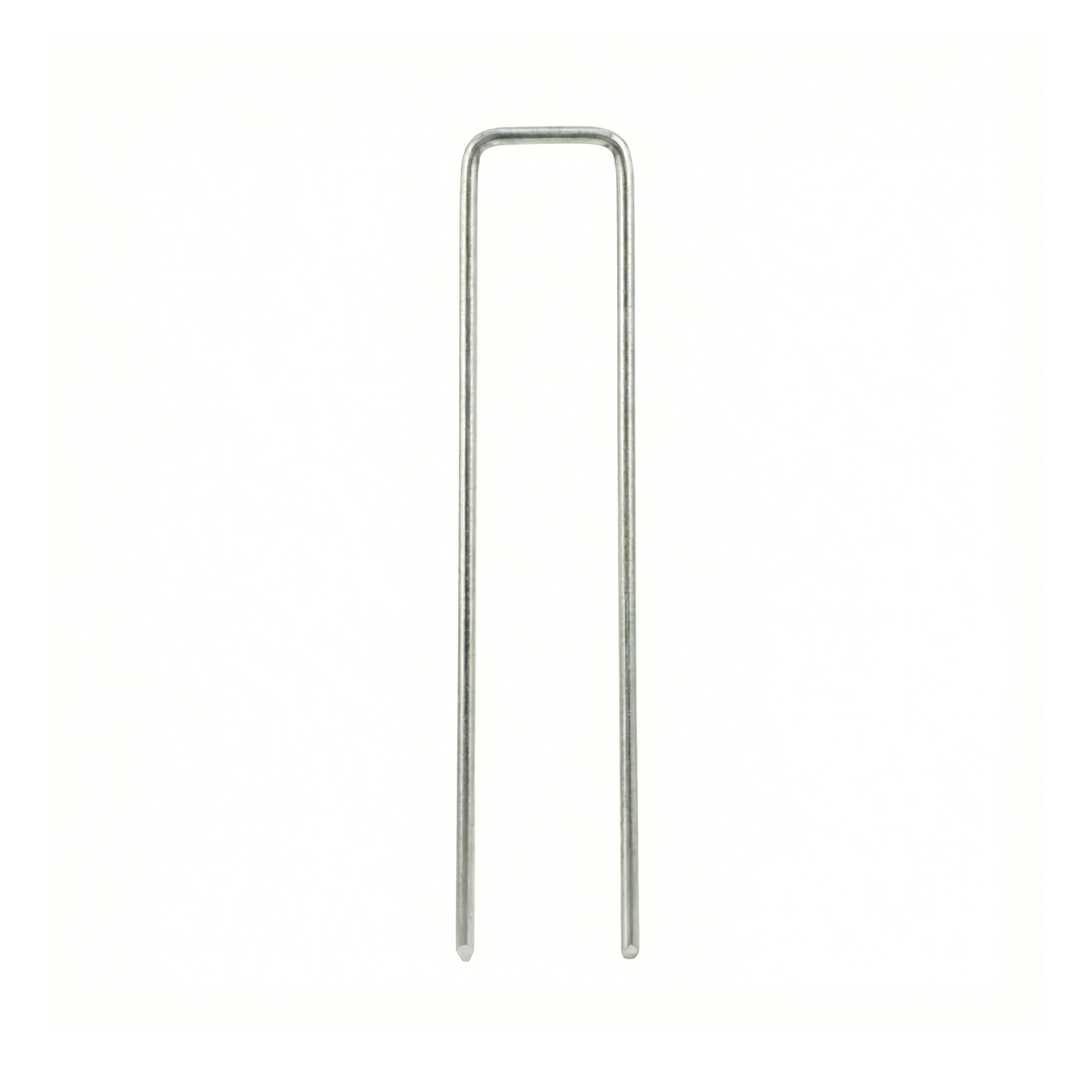 Grapa metálica en forma de U o estaca de fijación, ideal para asegurar mallas y geotextiles en jardinería y paisajismo en RD.