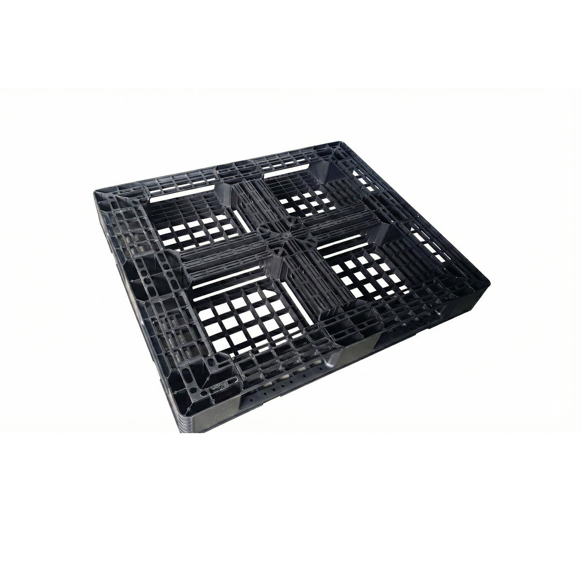 Pallet plástico one way negro, tarima ligera ideal para logística y exportación de mercancías desde República Dominicana.