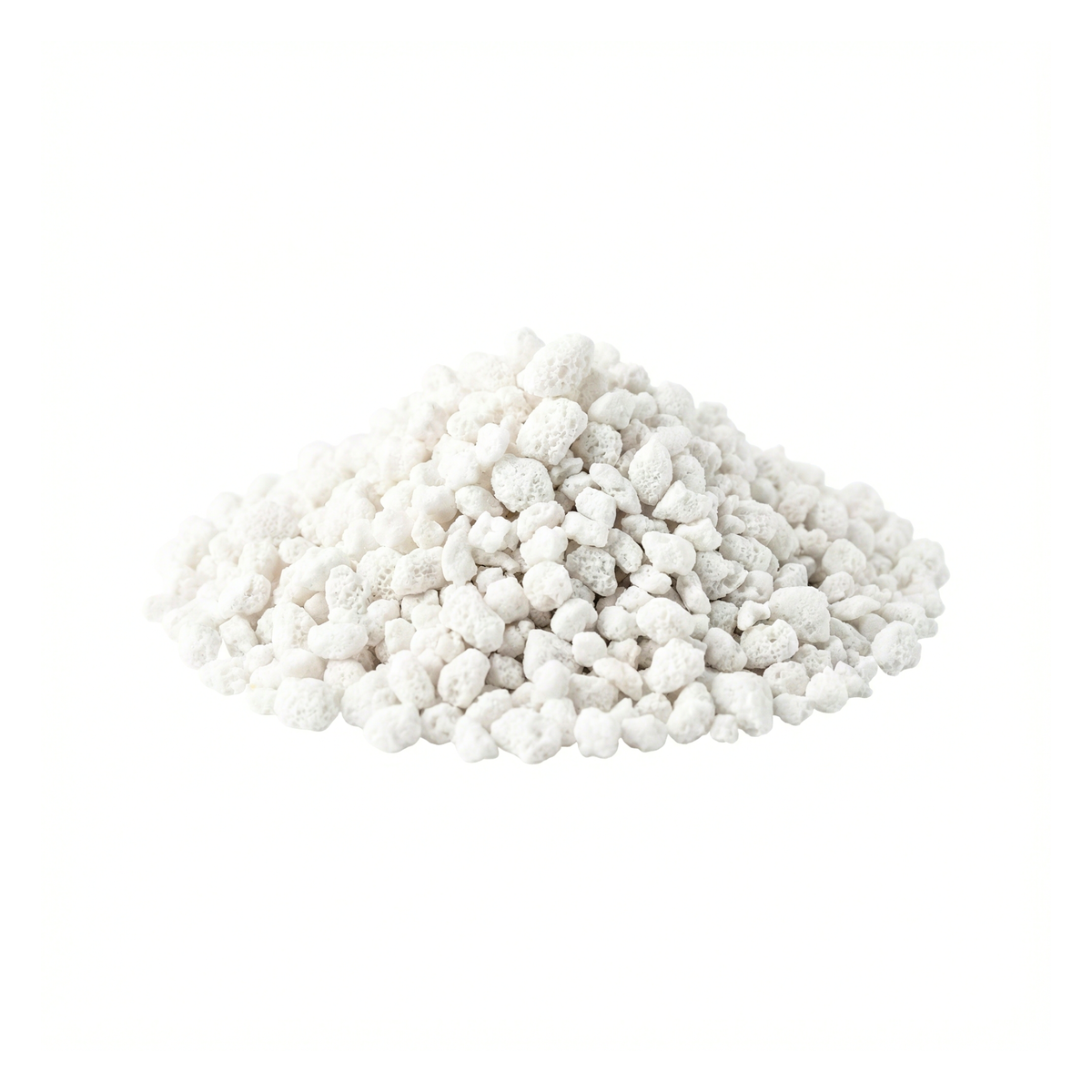 Granulés de perlite expansée blanche en vrac, substrat léger indispensable pour l'aération des racines en pépinières à Punta Cana.