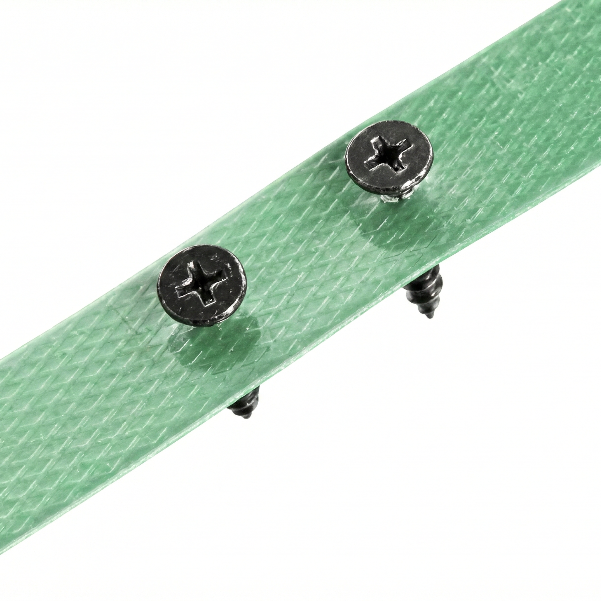 Green resistance-test strap or reinforced plastic strapping, used for packaging, packing, and securely tying merchandise in warehouses in the Dominican Republic.