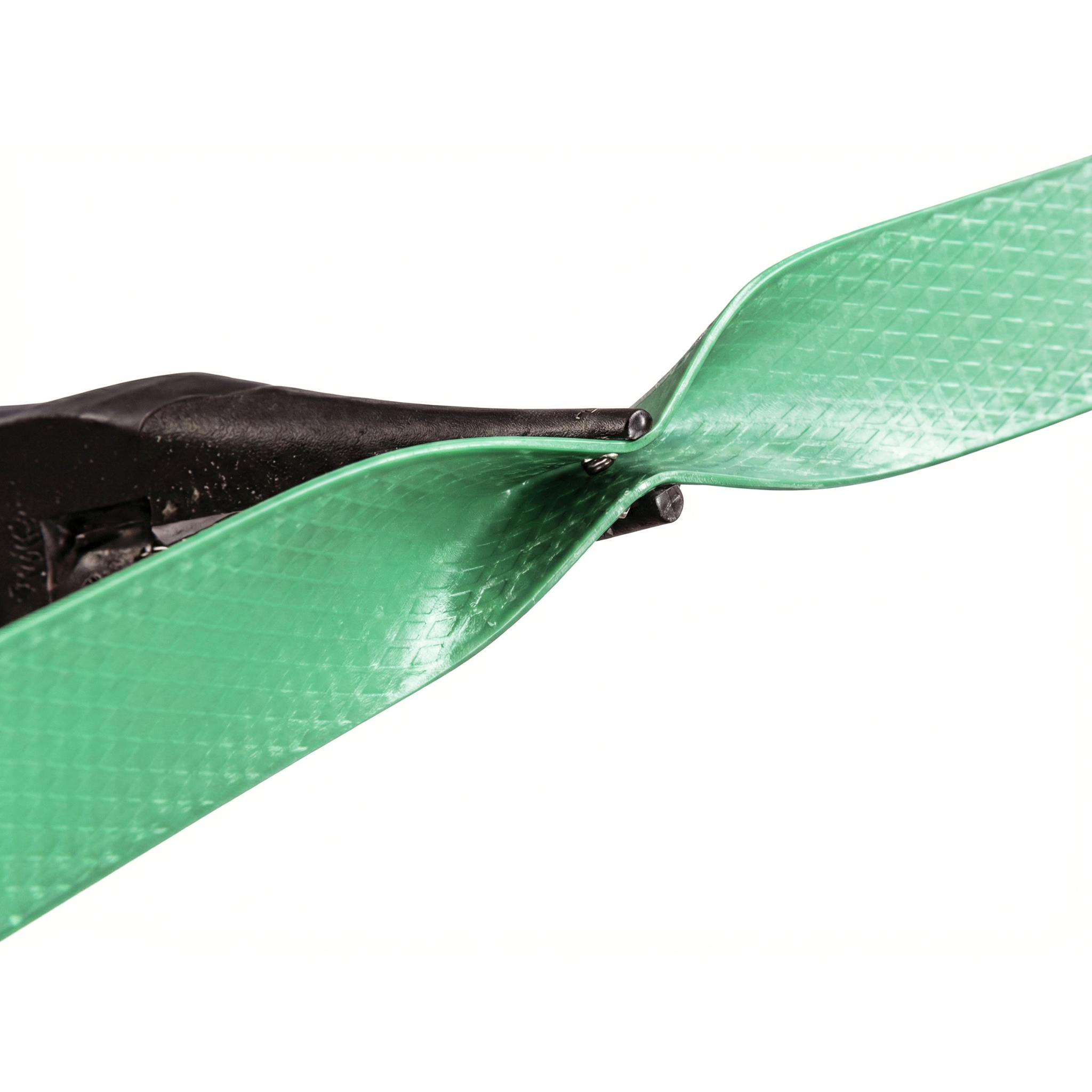 Close-up of green polyester (PET) strapping, showing its flexibility and high resistance for tying heavy cargo.